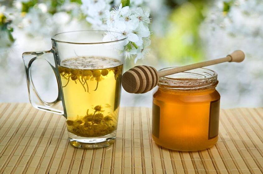 Herbal tea for parasite treatment with honey
