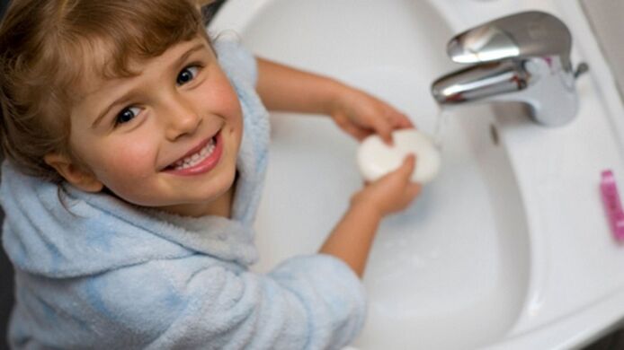 Children wash hands with soap to prevent parasites